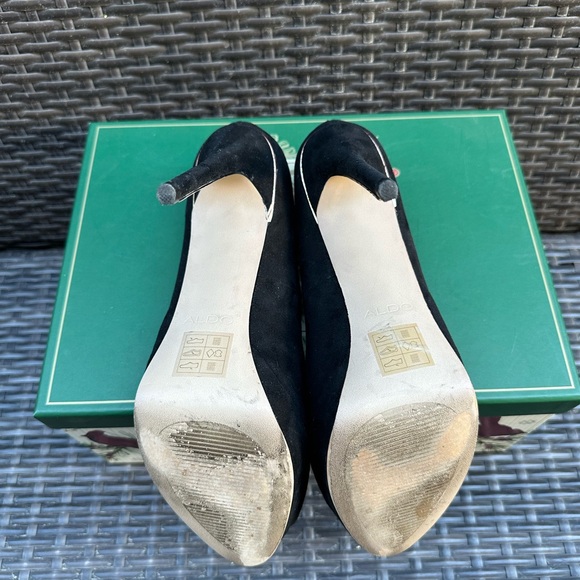 Heels in Black with Pointed Toe and Stiletto Heel - Picture 3 of 4